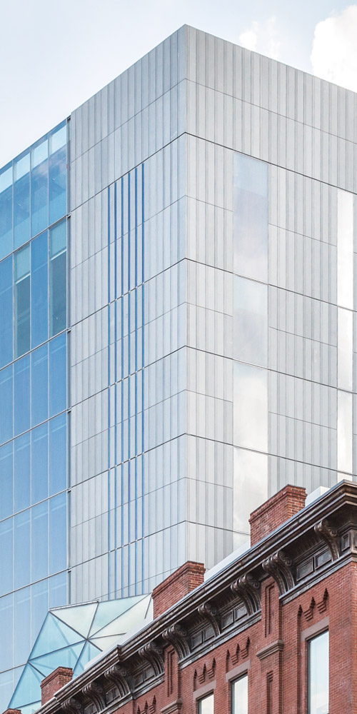 860 Washington, situated on the High Line in Manhattan, utilized TAKTL in a demanding Curtain Wall application that required a face-sealed assembly with a dual texture and finish.