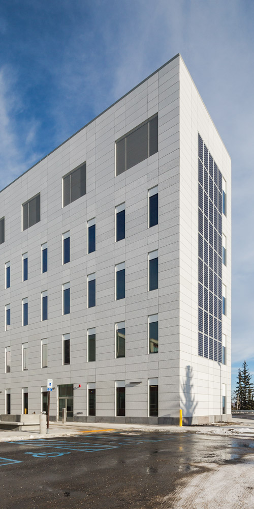 The University of Alaska Fairbanks chose TAKTL because of its ability to withstand the most extreme weather conditions with no effect on the material. In Fairbanks, the temperature swings from -20 to +80 Fahrenheit throughout the year.